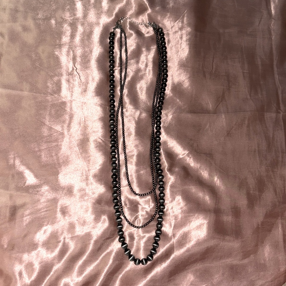 3 layered pearl necklace